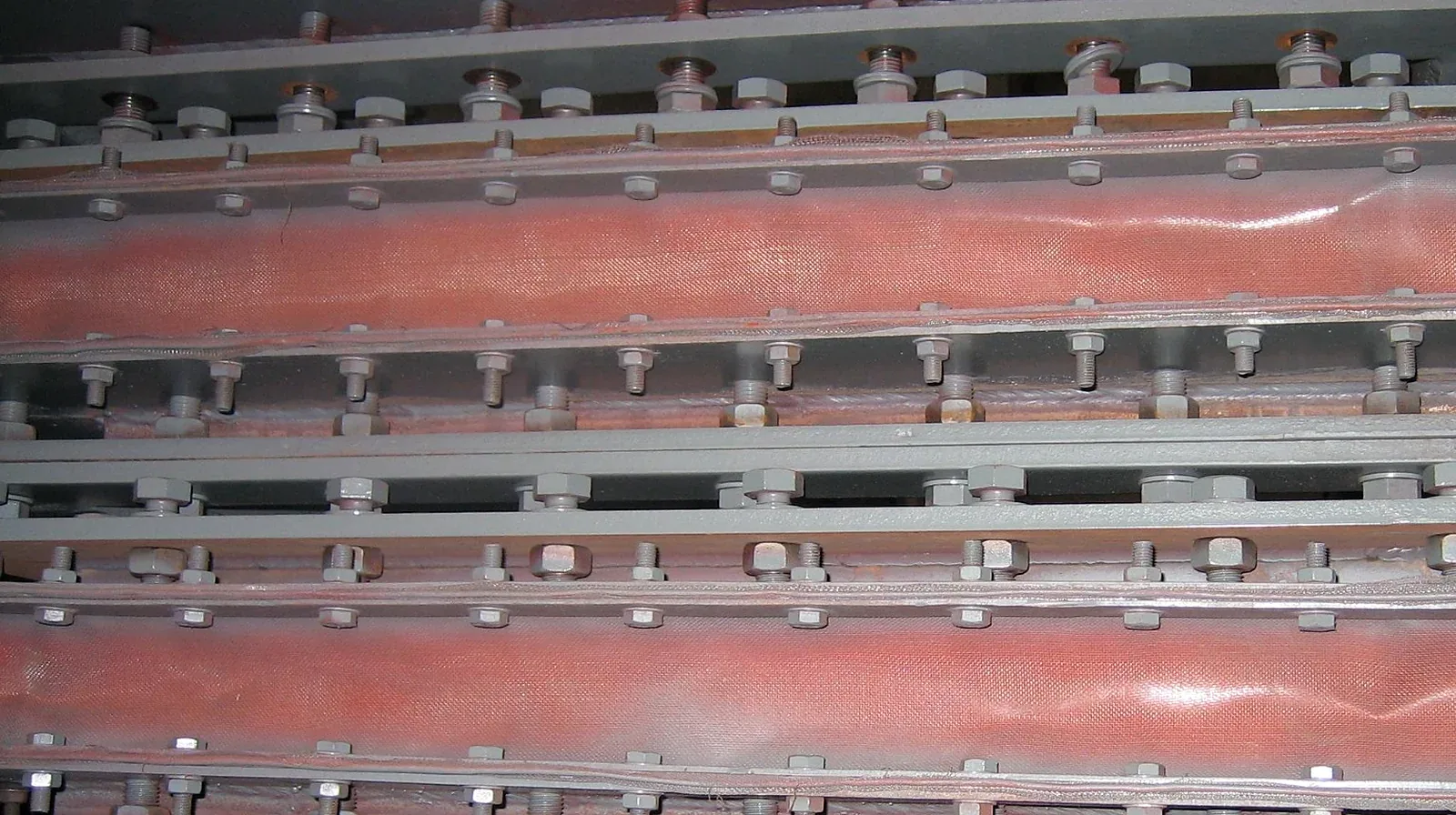 Kompensator tkaninowy wysokotemperaturowy do kanałów spalinowych – instalacje przemysłowe i energetyka